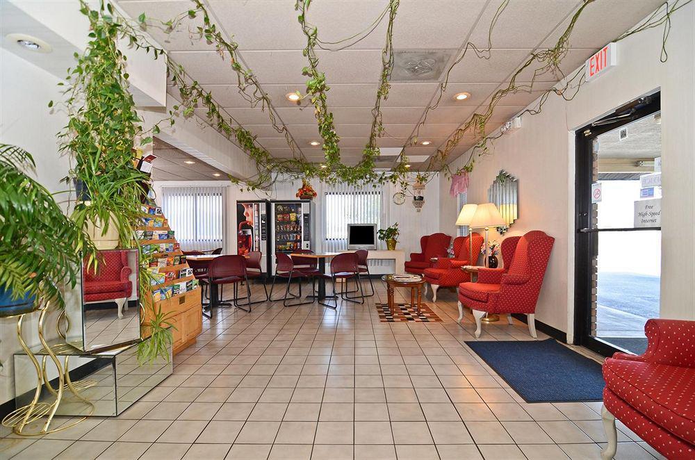 Hotel Ramada By Wyndham Effingham Interior foto