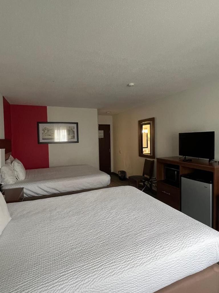 Hotel Ramada By Wyndham Effingham Exterior foto